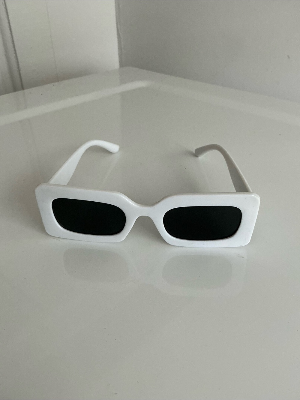 White Rectangular Women’s Sunglasses – Fashion Eyewear
